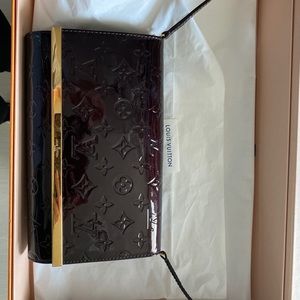 Louis Vuitton Vernis Ana Clutch Amarante